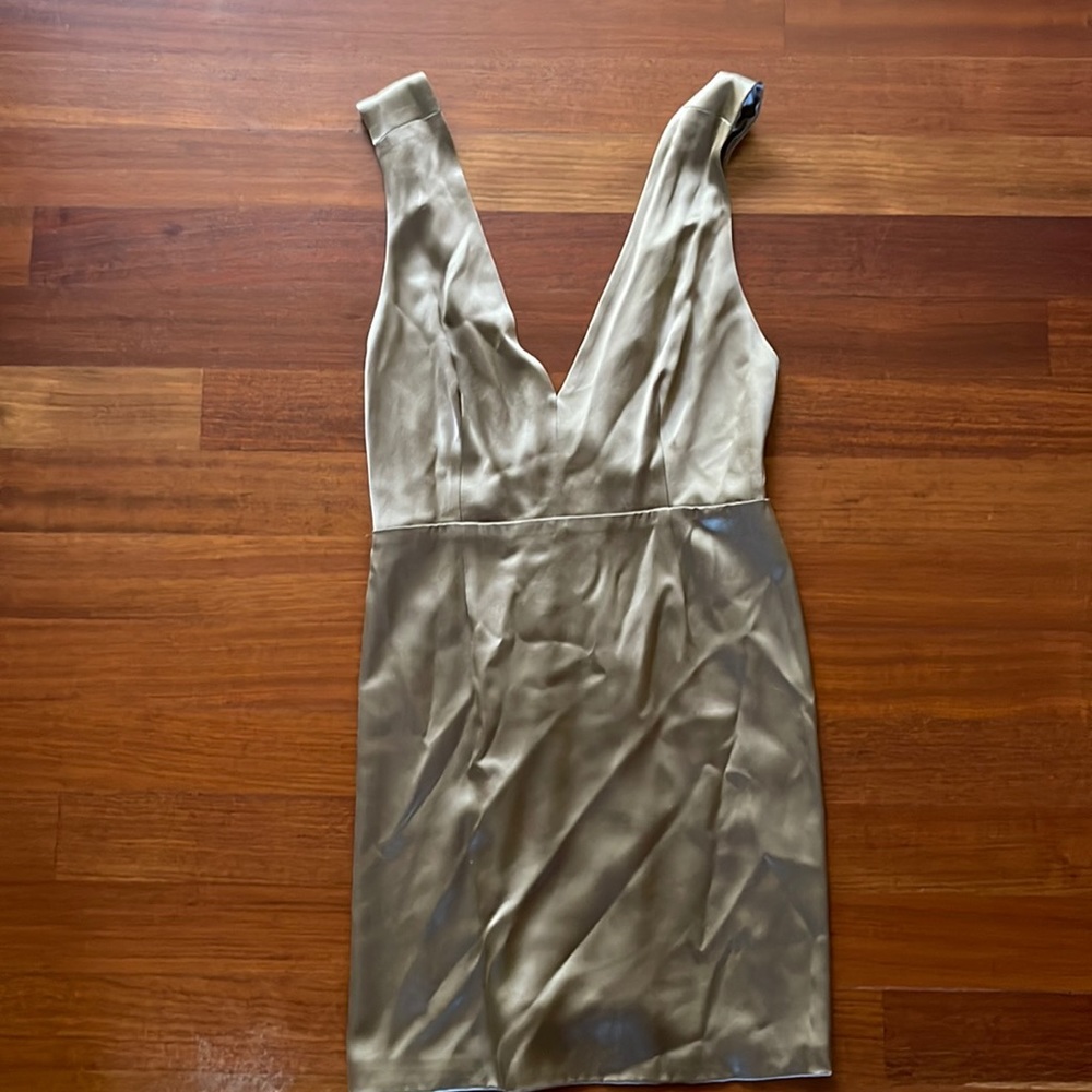 Silver silk Alice and Olivia dress size M. Lightly worn, if ever?